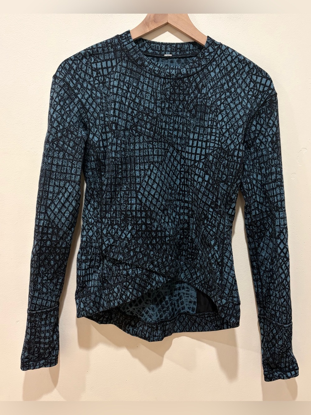 Lululemon Close to Crossing Long Sleeve Tectonic Blue Black Jacquard Top - Small